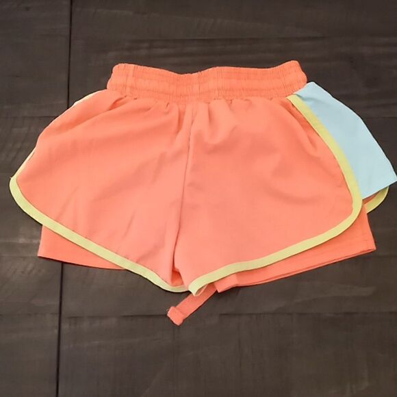 Little girl shorts Clarks and dry great condition size - Picture 2 of 3